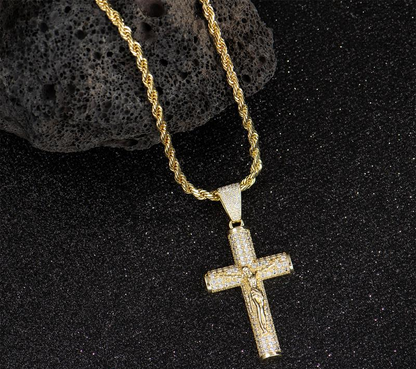 Elegancia y Devoción en una Misma Cruz